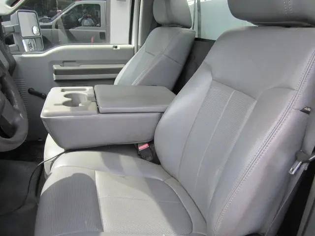 2011 Ford F-550 XL