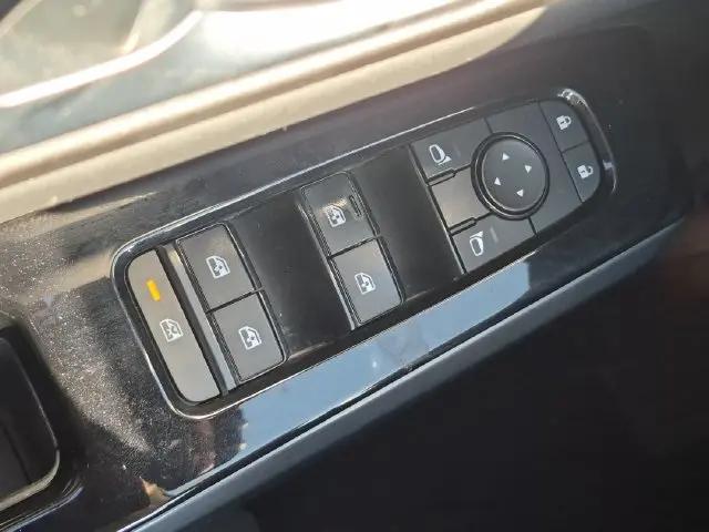 2024 Nissan Pathfinder SL 4WD