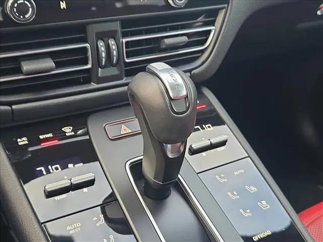 2025 Porsche Macan T