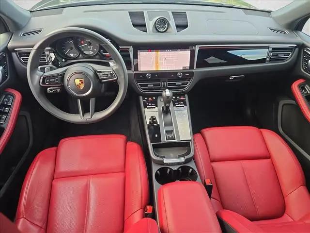 2025 Porsche Macan T