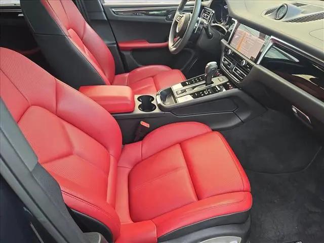 2025 Porsche Macan T