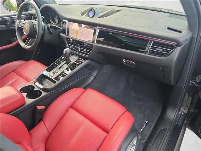 2025 Porsche Macan T