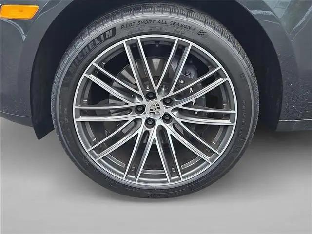 2025 Porsche Macan T