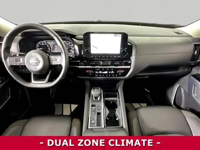 2025 Nissan Pathfinder SL FWD