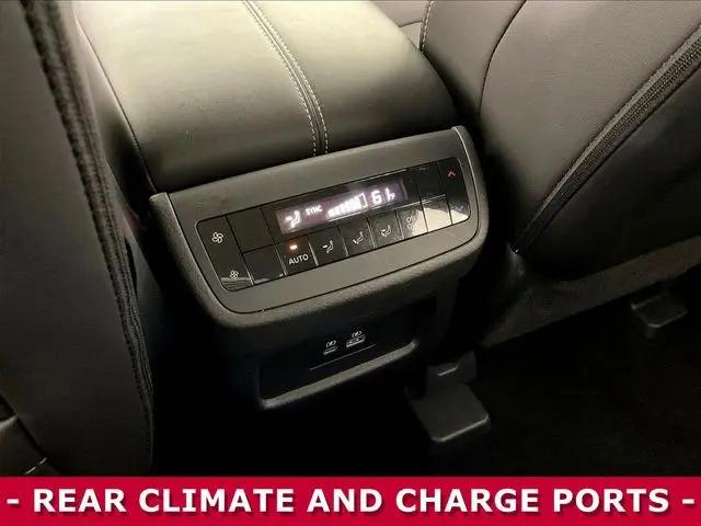 2025 Nissan Pathfinder SL FWD