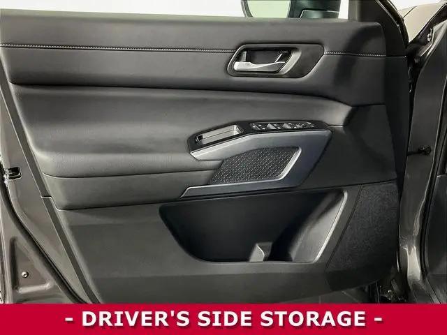 2025 Nissan Pathfinder SL FWD