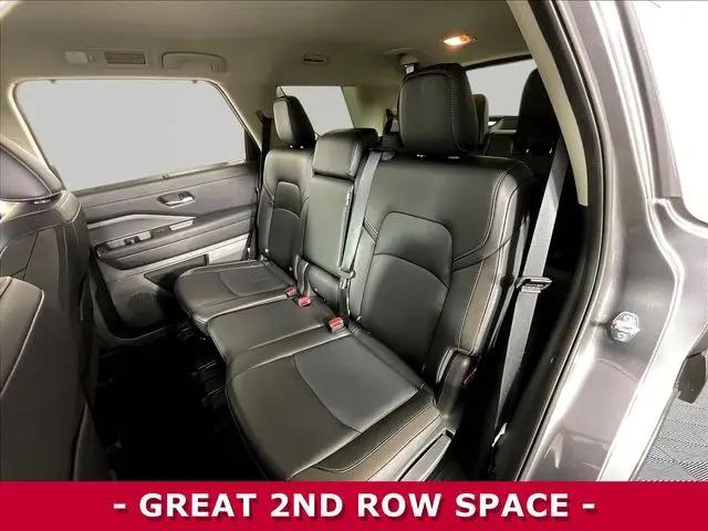 2025 Nissan Pathfinder SL FWD