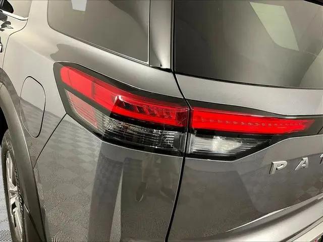 2025 Nissan Pathfinder SL FWD