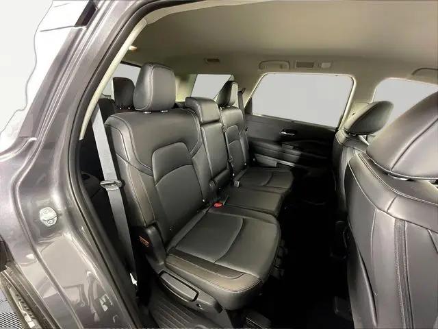 2025 Nissan Pathfinder SL FWD