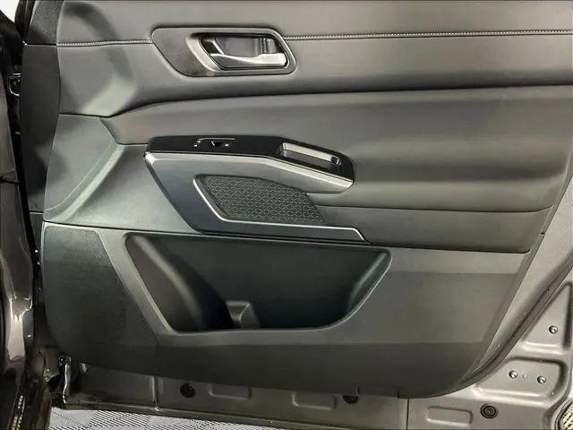 2025 Nissan Pathfinder SL FWD