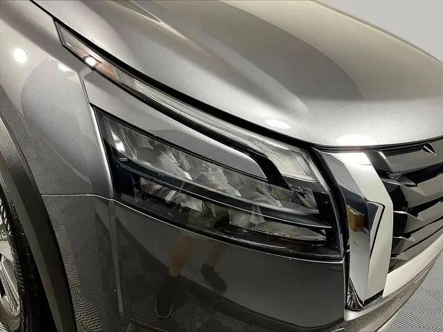 2025 Nissan Pathfinder SL FWD