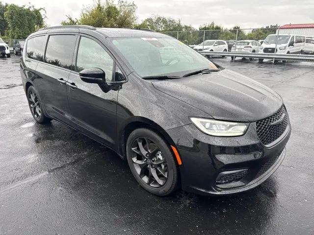 2025 Chrysler Pacifica Limited for sale in Cedar Falls, IA