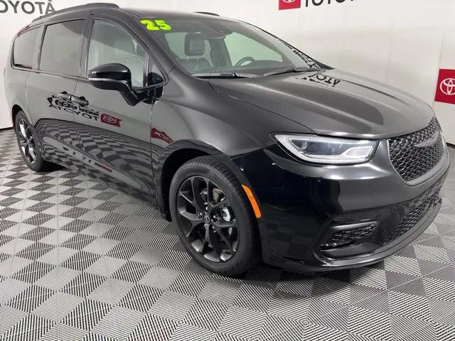 2025 Chrysler Pacifica Limited for sale in Cedar Falls, IA