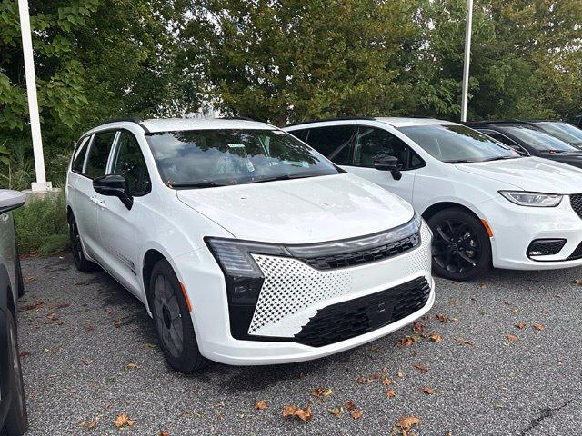 2027 Chrysler Pacifica Select