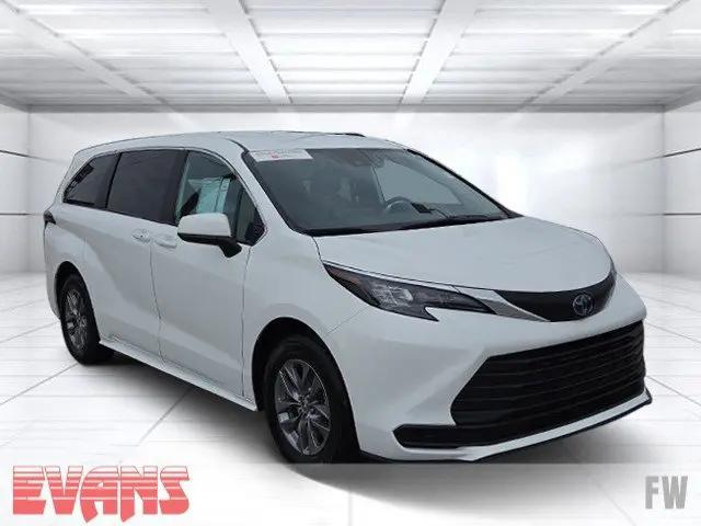 2025 Toyota Sienna LE for sale in Fort Wayne, IN