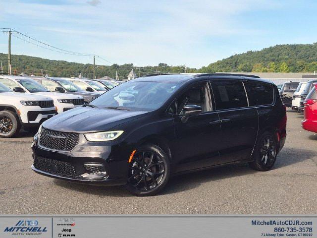2025 Chrysler Pacifica Limited for sale in Canton, CT