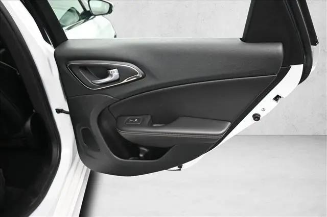 2015 Chrysler 200 C