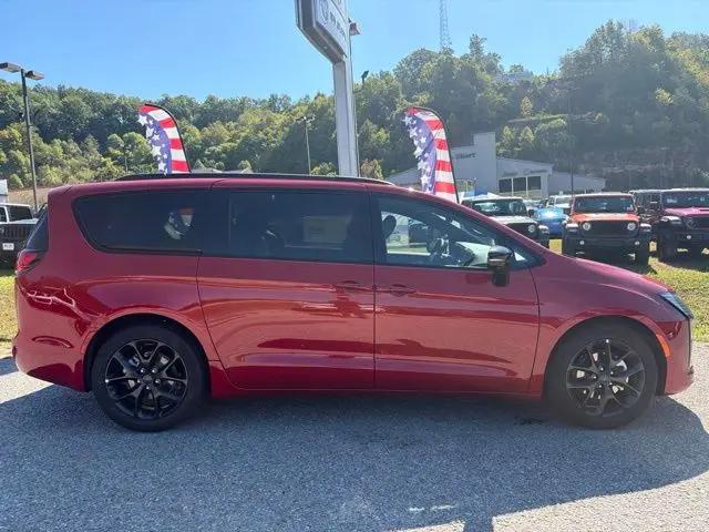 2027 Chrysler Pacifica Limited