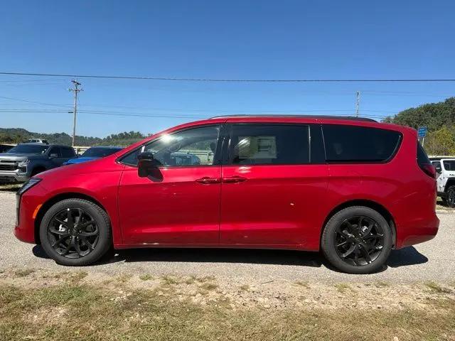 2027 Chrysler Pacifica Limited