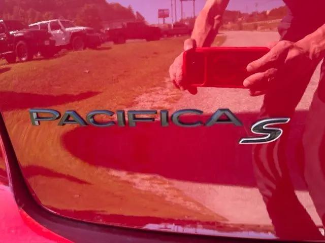 2027 Chrysler Pacifica Limited