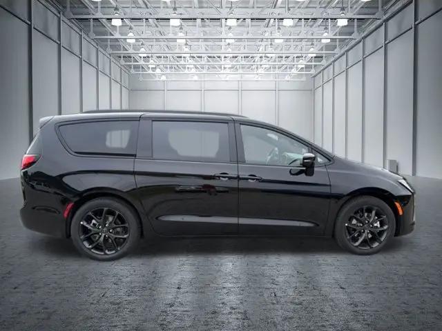 2027 Chrysler Pacifica Limited