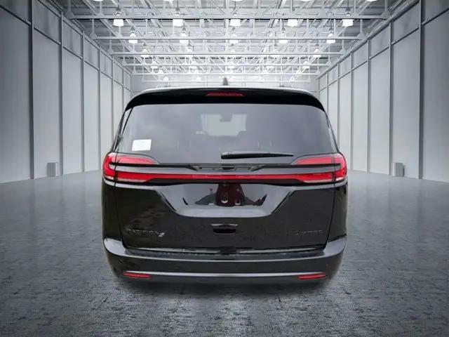 2027 Chrysler Pacifica Limited