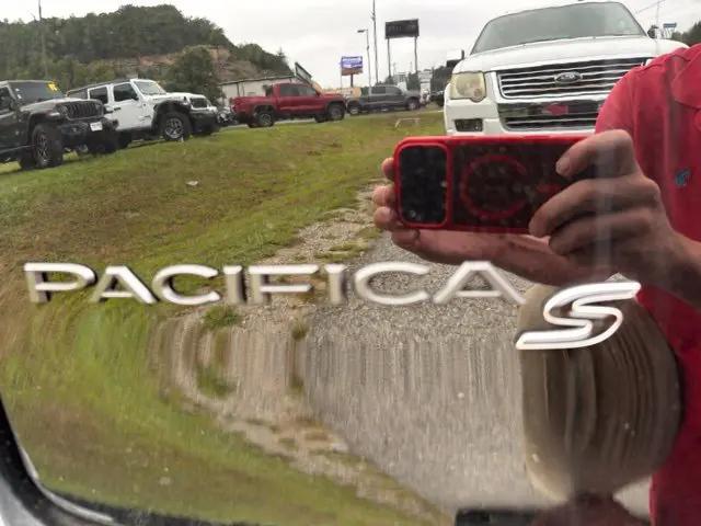 2027 Chrysler Pacifica Limited