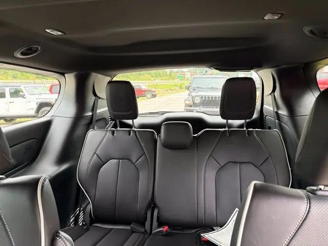 2027 Chrysler Pacifica Limited