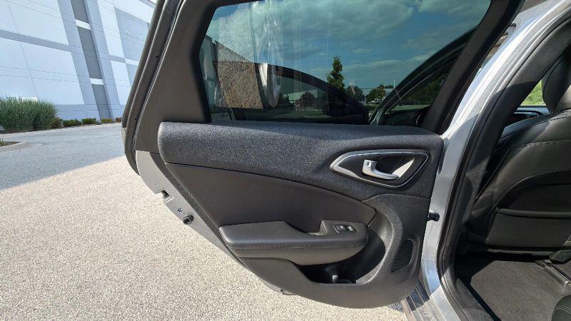 2017 Chrysler 200 Limited Platinum