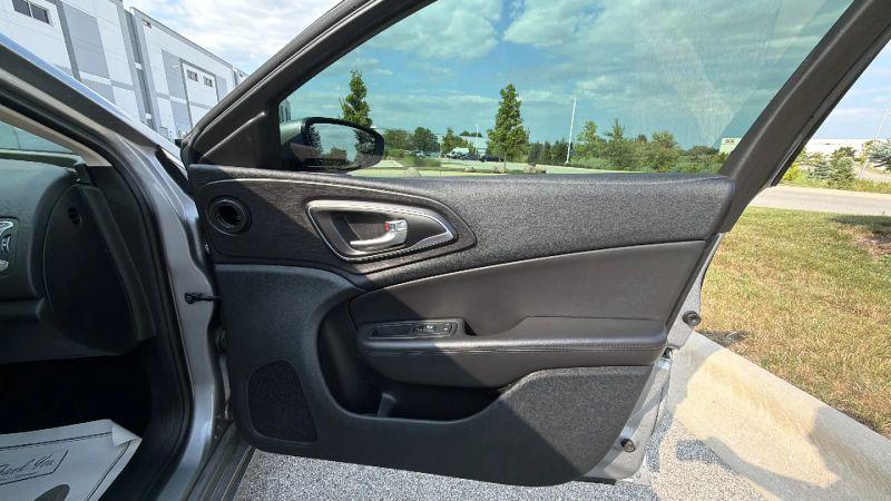 2017 Chrysler 200 Limited Platinum