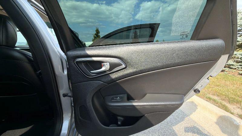2017 Chrysler 200 Limited Platinum