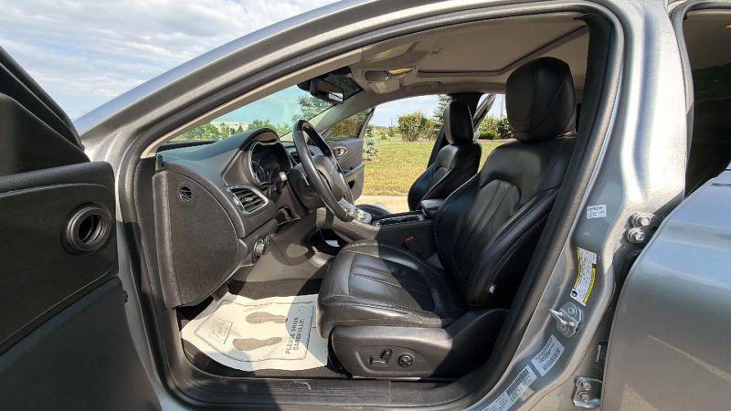 2017 Chrysler 200 Limited Platinum