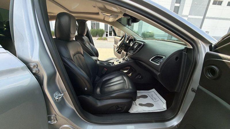2017 Chrysler 200 Limited Platinum