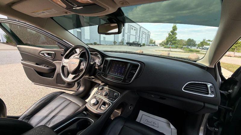 2017 Chrysler 200 Limited Platinum