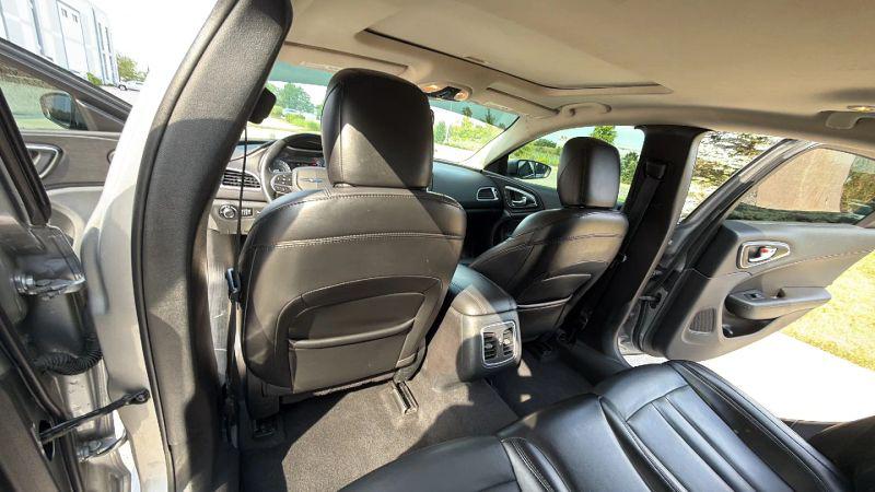 2017 Chrysler 200 Limited Platinum