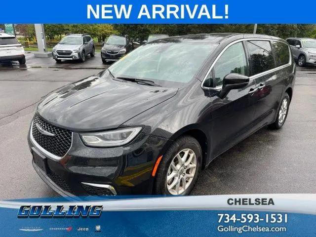 2023 Chrysler Pacifica Touring L for sale in Chelsea, MI