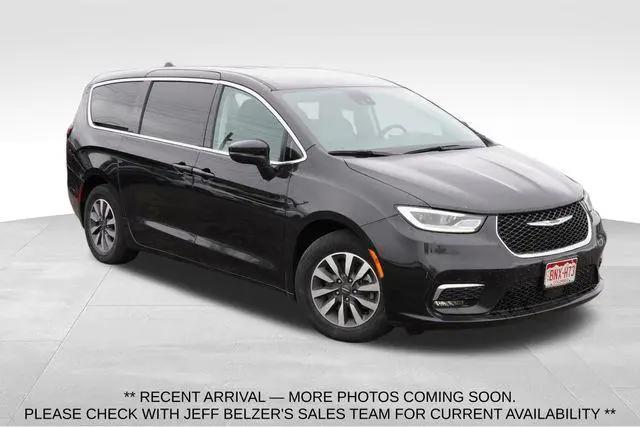 2023 Chrysler Pacifica Hybrid Touring L for sale in Roseville, MN