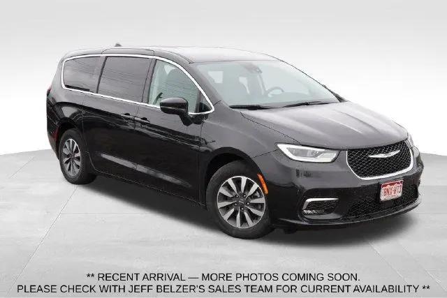 2023 Chrysler Pacifica Hybrid Touring L for sale in Roseville, MN