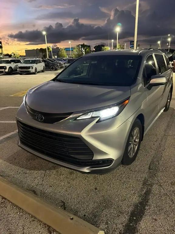2022 Toyota Sienna LE for sale in Lakeland, FL