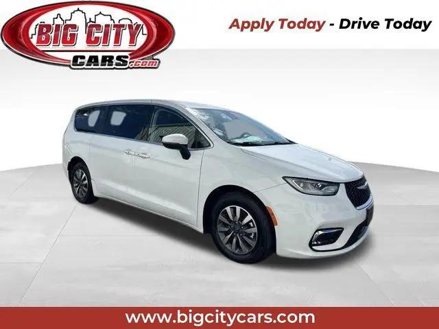 2023 Chrysler Pacifica Hybrid Touring L for sale in Fort Wayne, IN