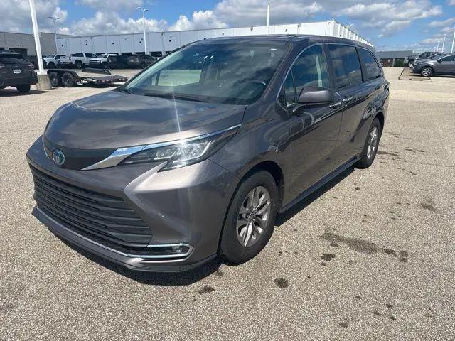 2022 Toyota Sienna XLE for sale in Akron, OH