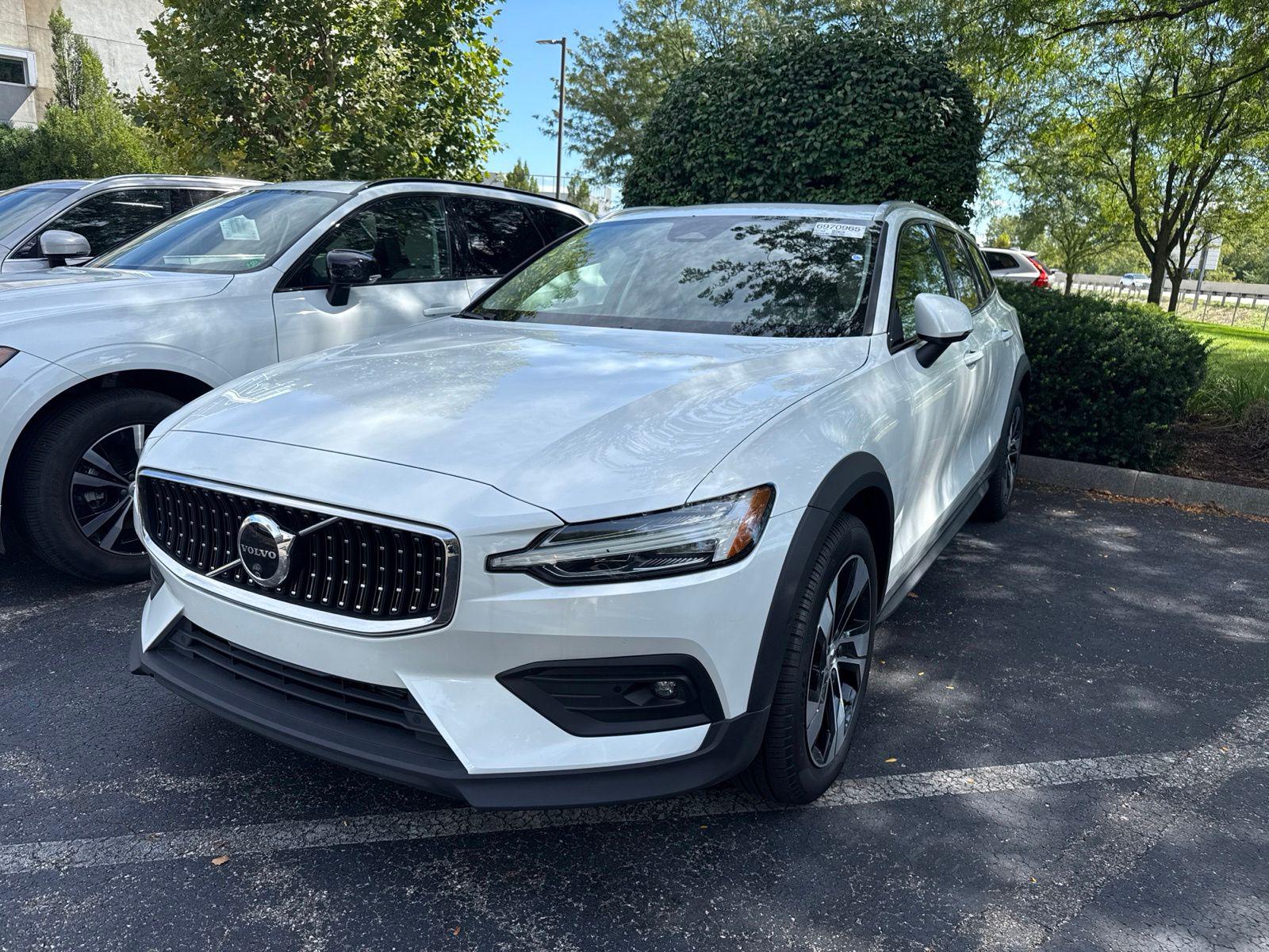 /2025 Volvo V60-Cross Country