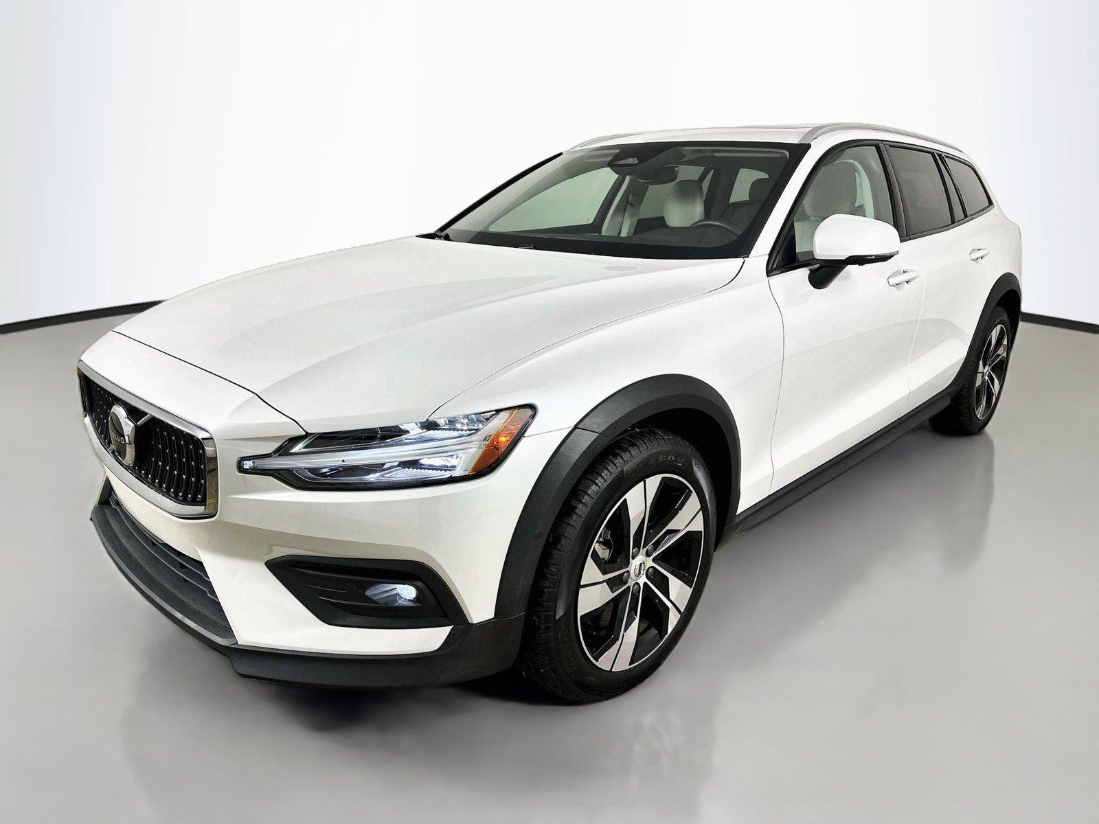 /2025 Volvo V60-Cross Country
