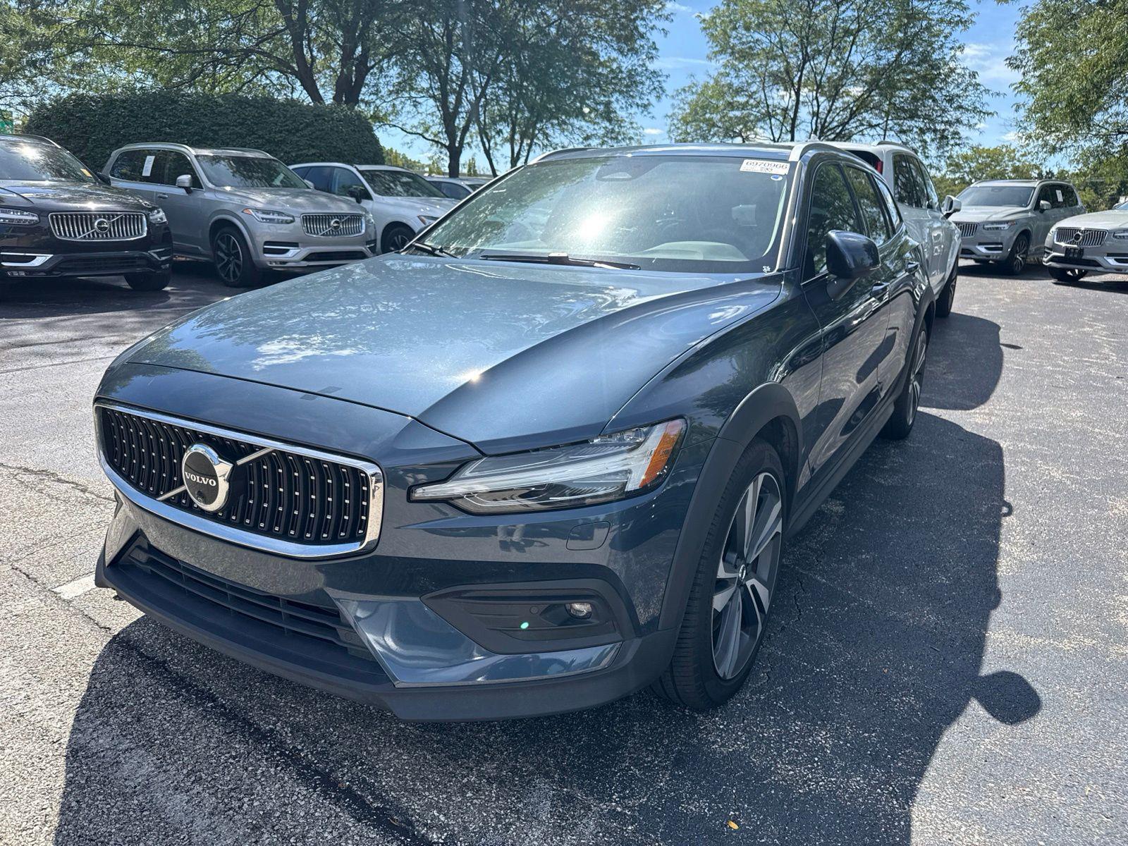 /2025 Volvo V60-Cross Country