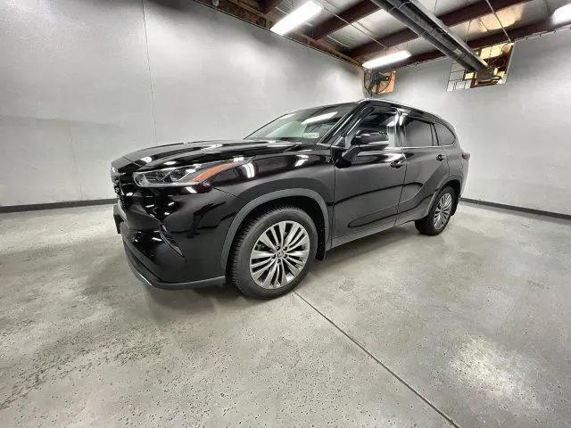2021 Toyota Highlander Platinum for sale in RHINELANDER, WI