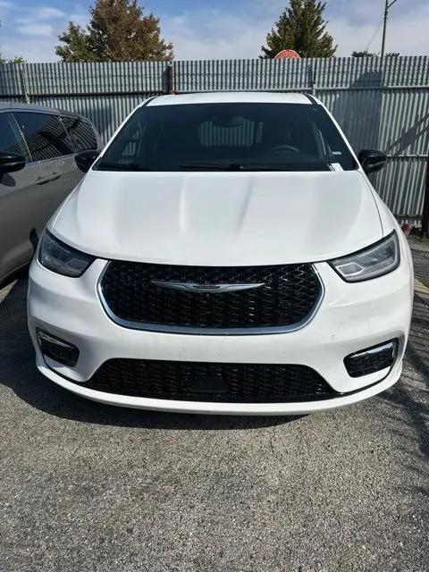2025 Chrysler Pacifica Select for sale in Chicago, IL