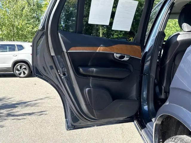 2023 Volvo XC90 B5 Plus