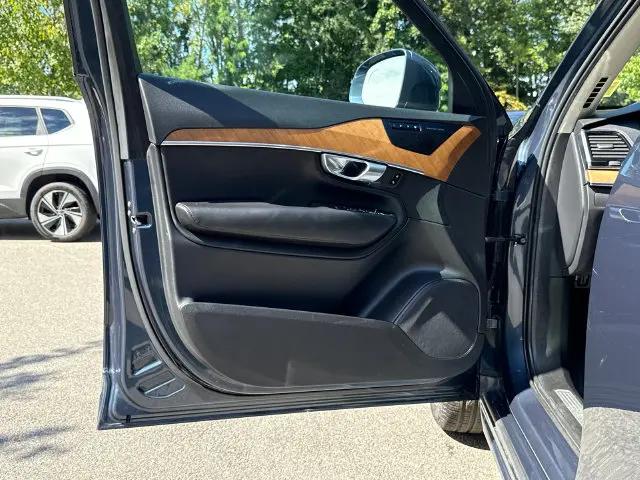 2023 Volvo XC90 B5 Plus