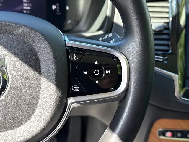 2023 Volvo XC90 B5 Plus