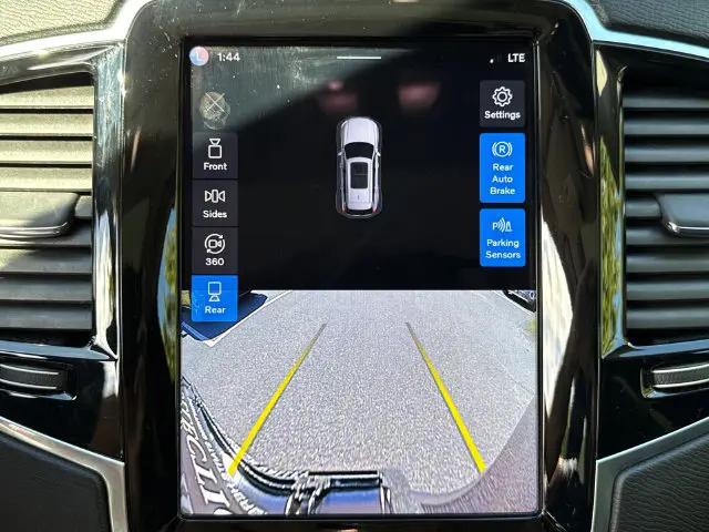 2023 Volvo XC90 B5 Plus